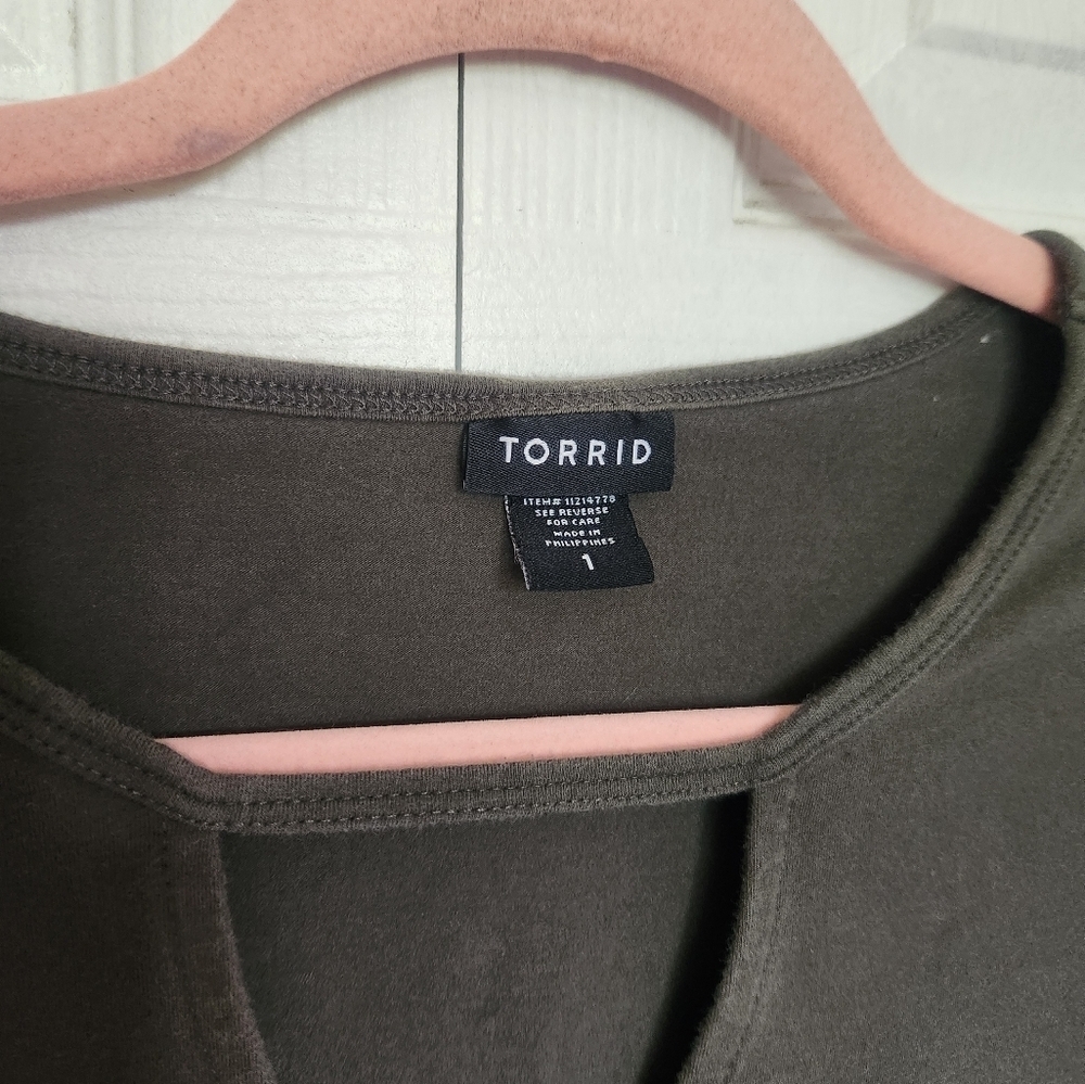 TORRID Foxy Crew Neck Keyhole Tee Olive Tee Size 1 - Picture 6 of 12